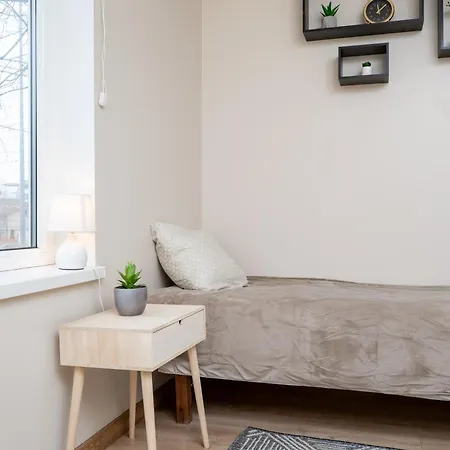 1 - Bright & Quiet 2br Apartment, Near Old Town *
