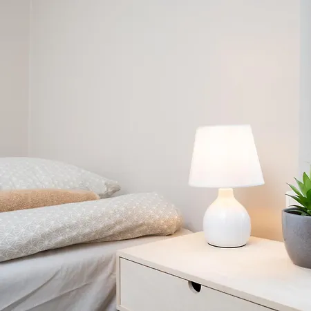 1 - Bright & Quiet 2br Apartment, Near Old Town